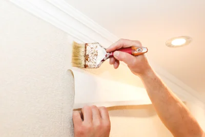 Pose de papier peint à Courcy-aux-Loges — revêtements muraux et toiles de verre
